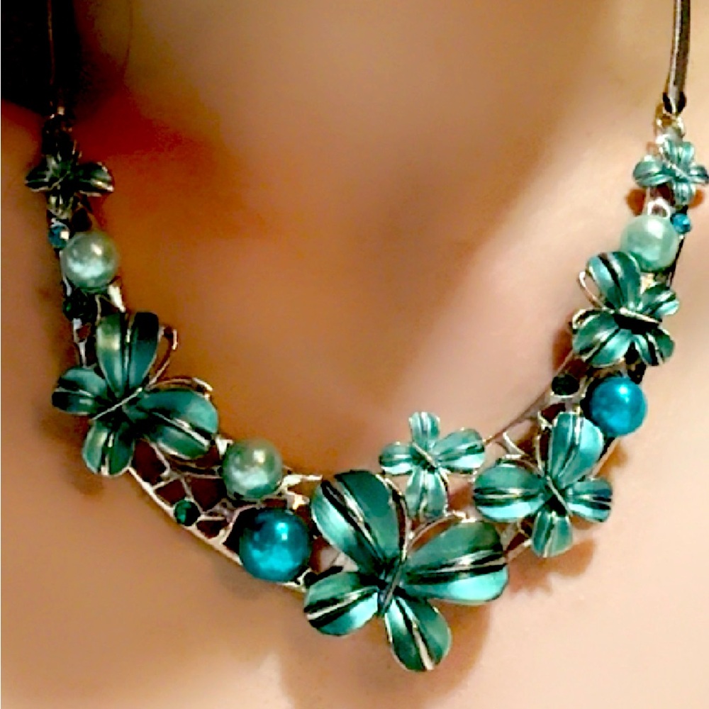 Fairy core Flower necklace with rhinestones and silver tone chain